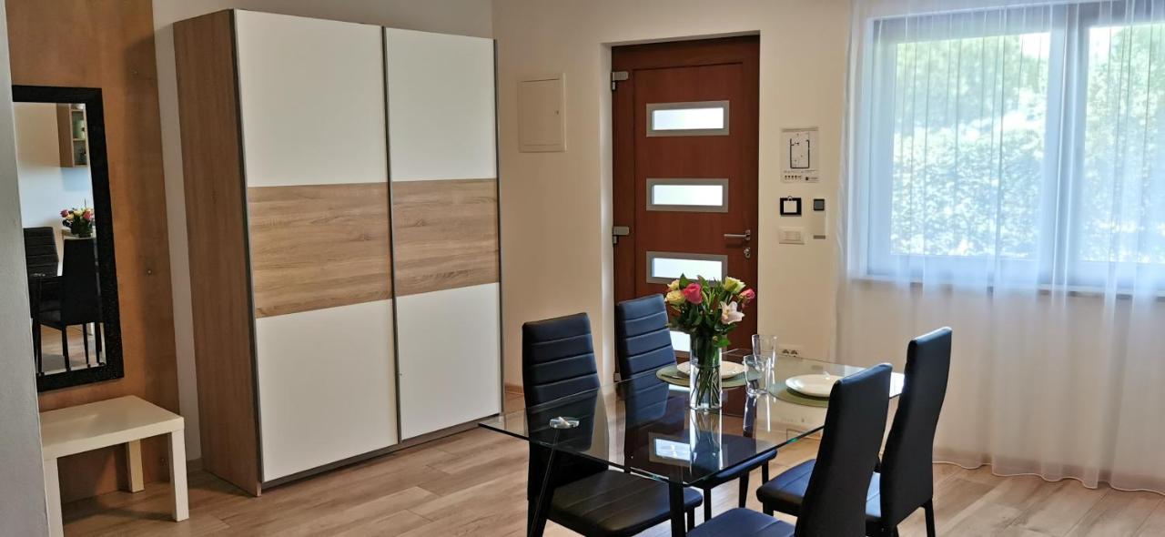 Casa Grzina Hotel Ровин Екстериор снимка