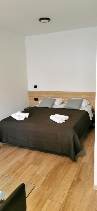 Casa Grzina Hotel Ровин Екстериор снимка