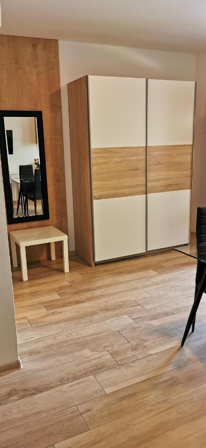 Casa Grzina Hotel Ровин Екстериор снимка