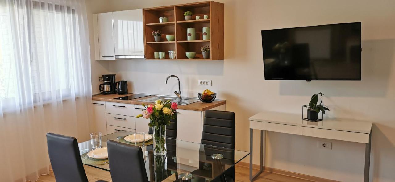 Casa Grzina Hotel Ровин Екстериор снимка