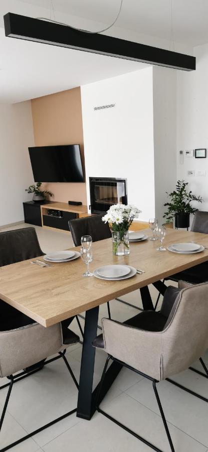Casa Grzina Hotel Ровин Екстериор снимка